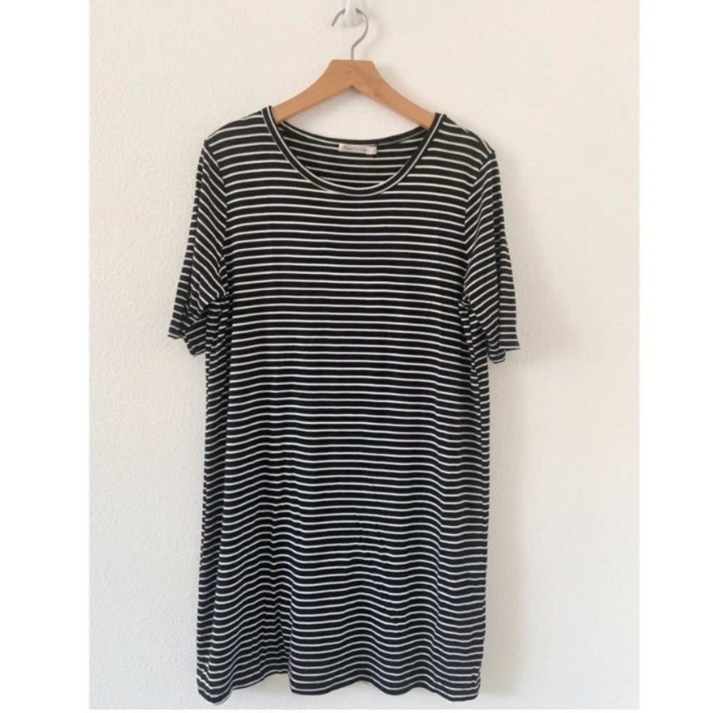 🦋 3/$15 HEART + HIPS STRIPED TSHIRT DRESS